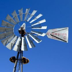A windmill along Haggerty Lane near Kent, Oregon. Gary Halvorson, Oregon State Archives